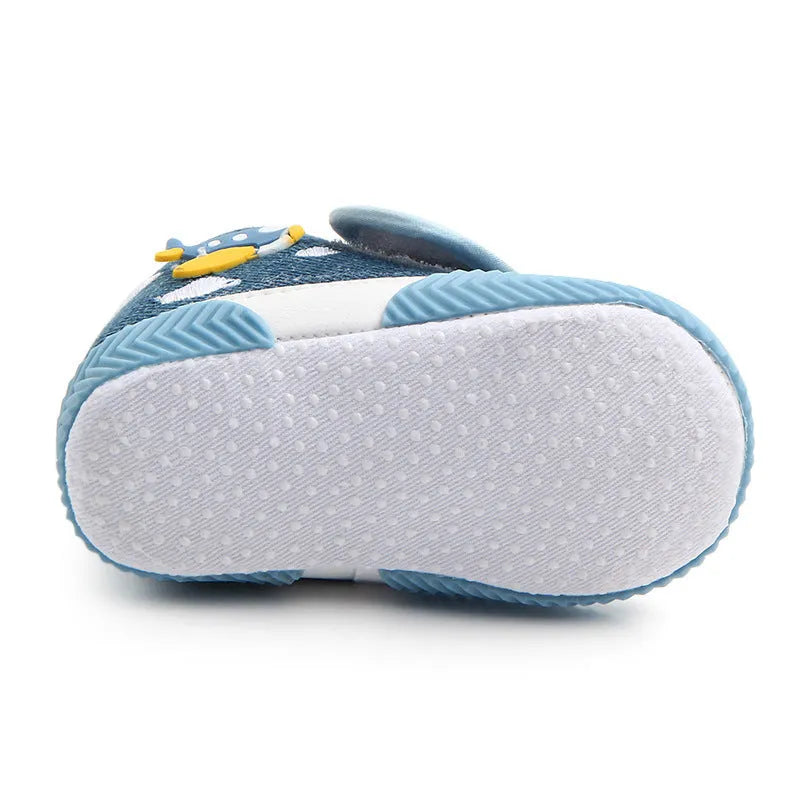 Blue baby walking shoes for boys with cartoon pattern on canvas upper