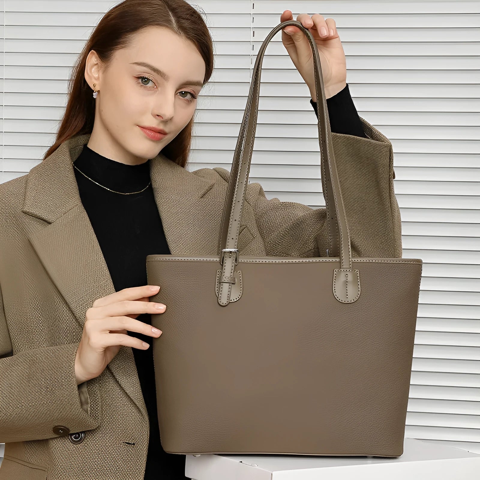 Genuine leather women's tote bag in European retro style with multiple internal compartments