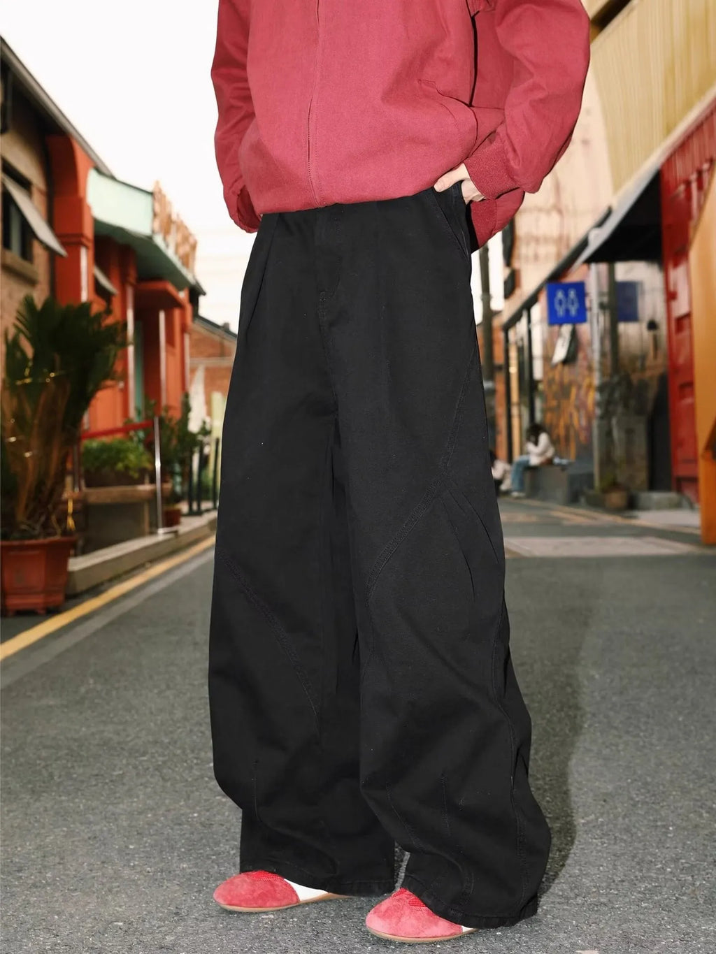 Straight leg cotton trousers with pleated front and micro-elastic waist in striped pattern