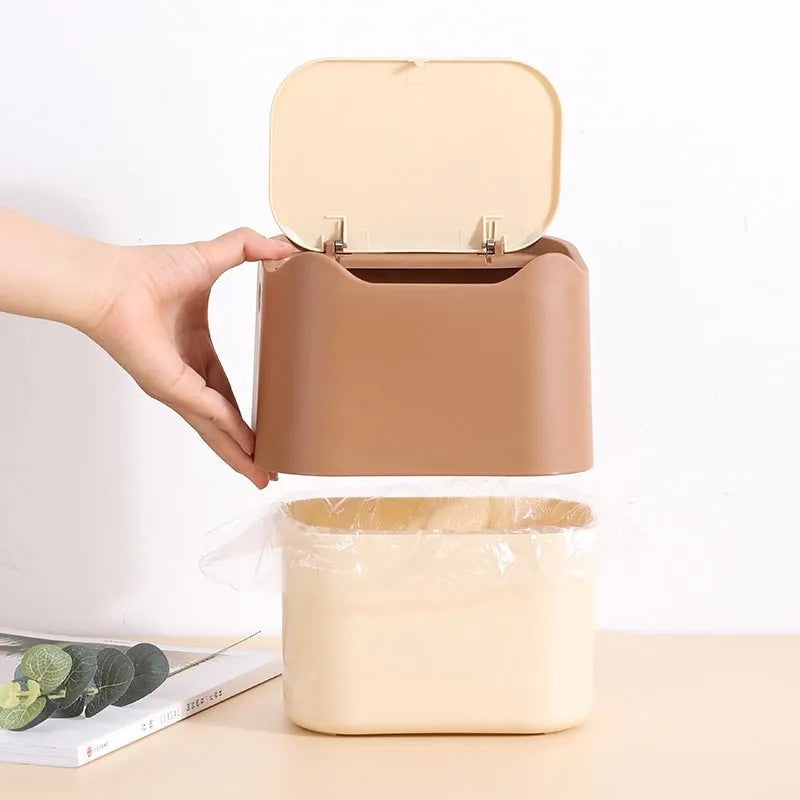Fully enclosed cat litter bucket in PP plastic with deodorising garbage bags, 1.7L capacity, khaki colour