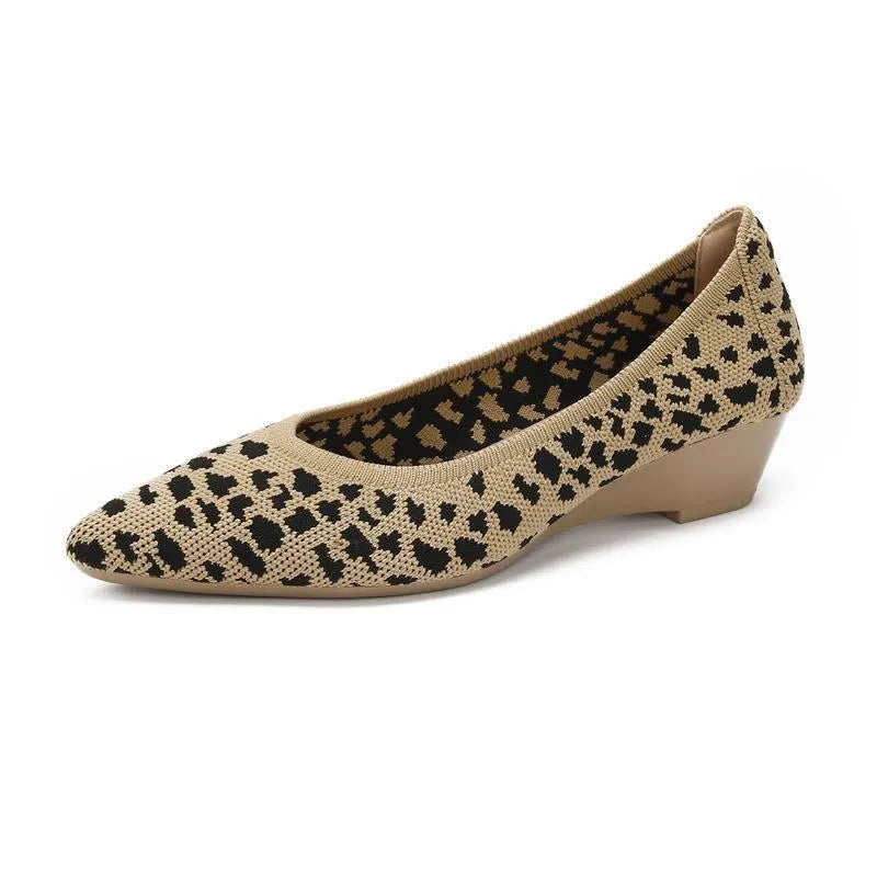 Women's low-heel wedge pumps with pointed toe and breathable Flyknit mesh upper in leopard brown colour.