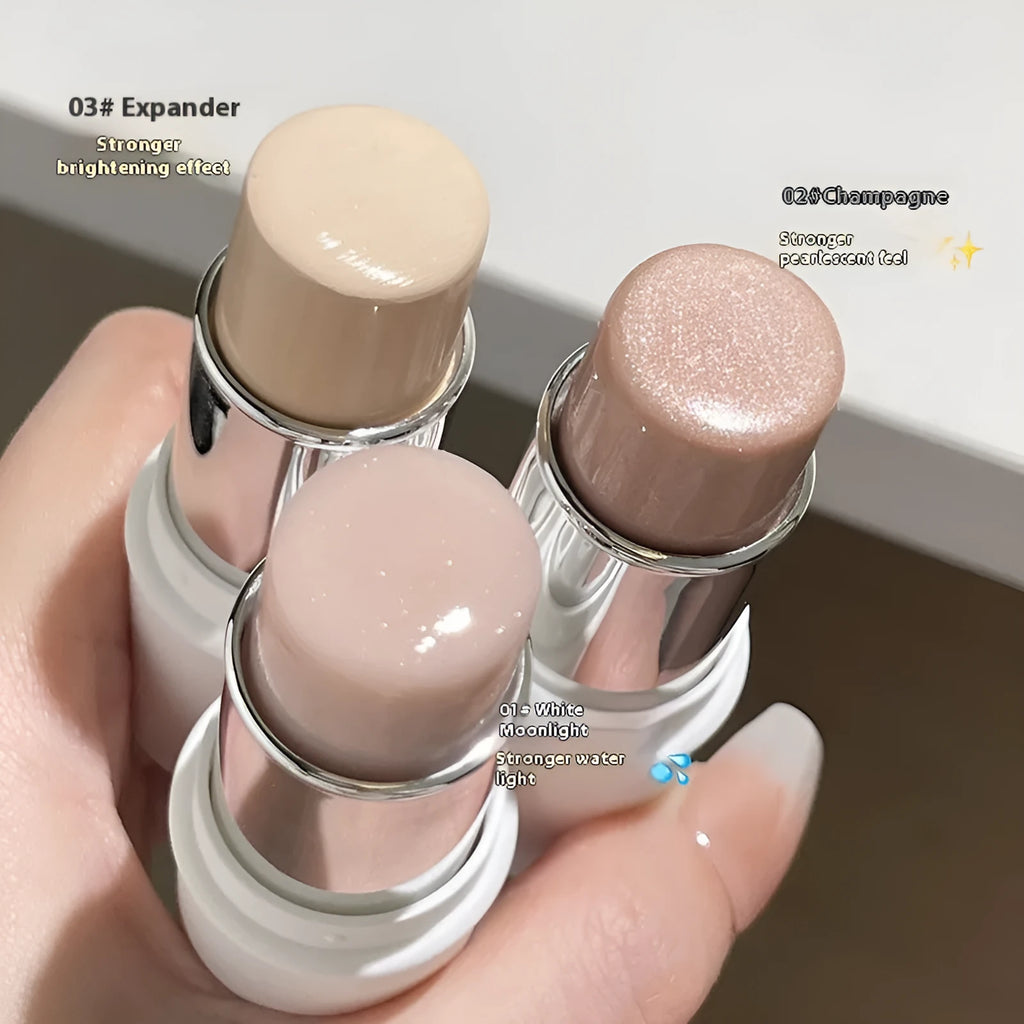 Fake Plain Face Water Light Highlighter pot in 6g size, shown in natural colour.