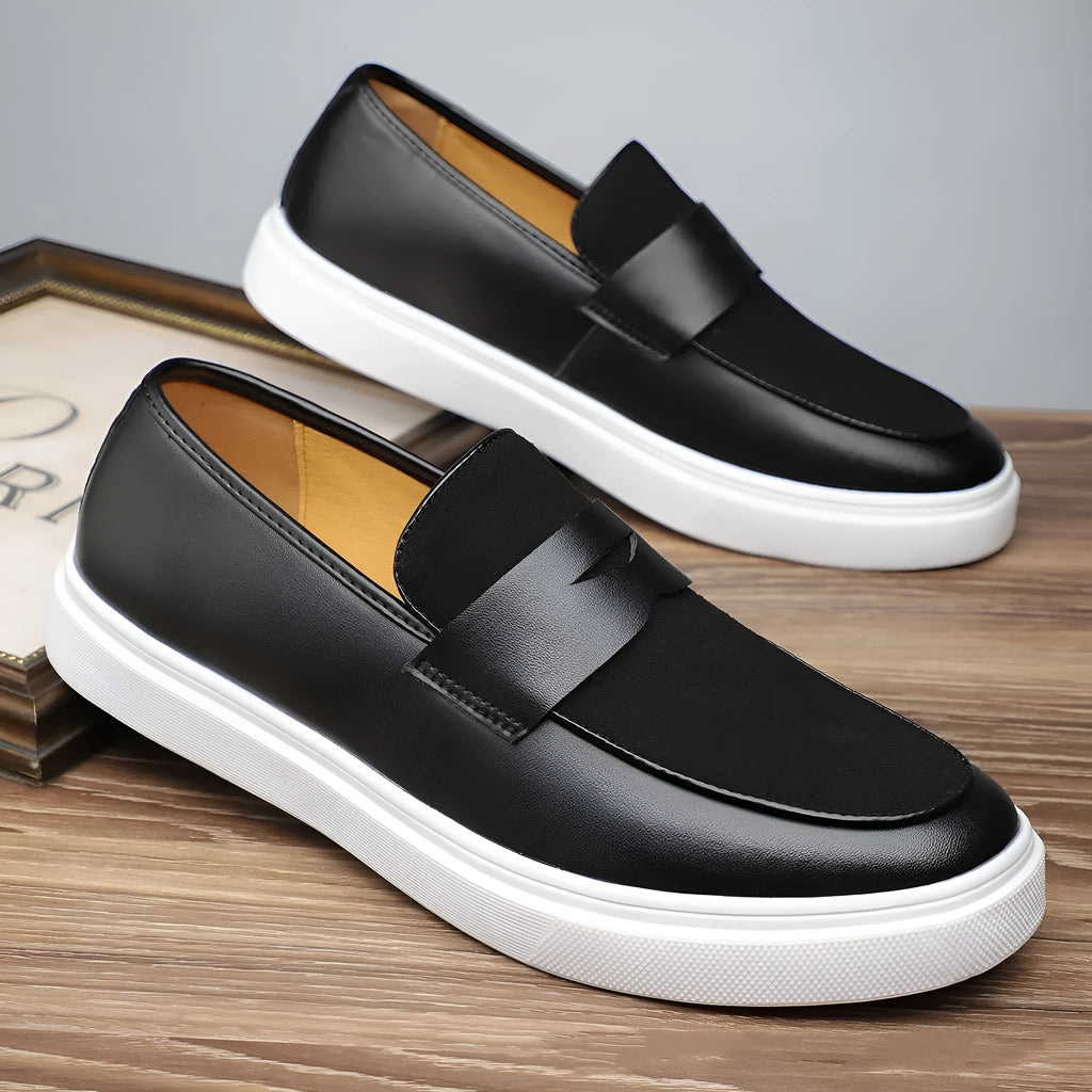 Black men's Gommino slip-on casual shoes with tassel detail and round toe