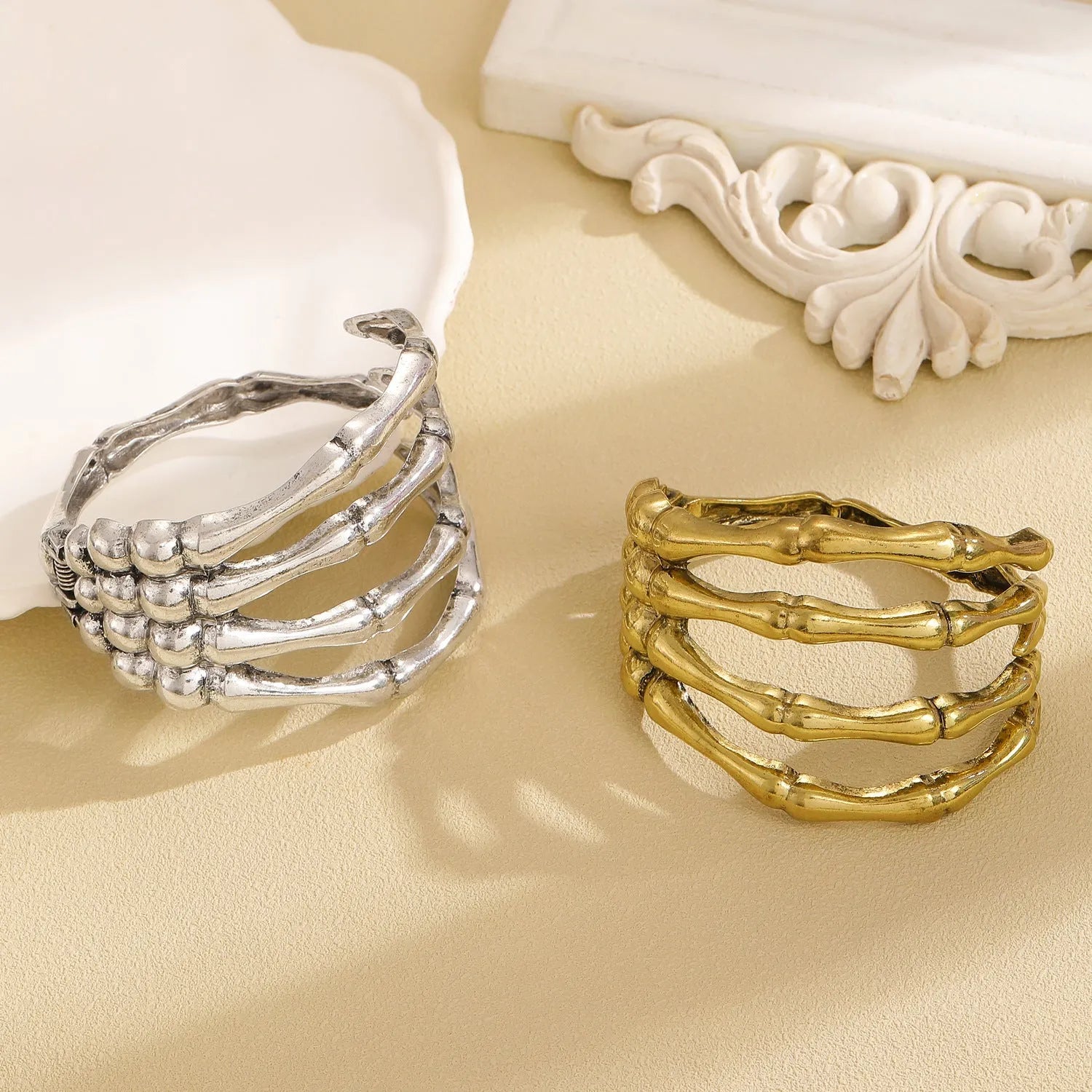 Retro hollow skull paw bracelet for women in antique bronze finish