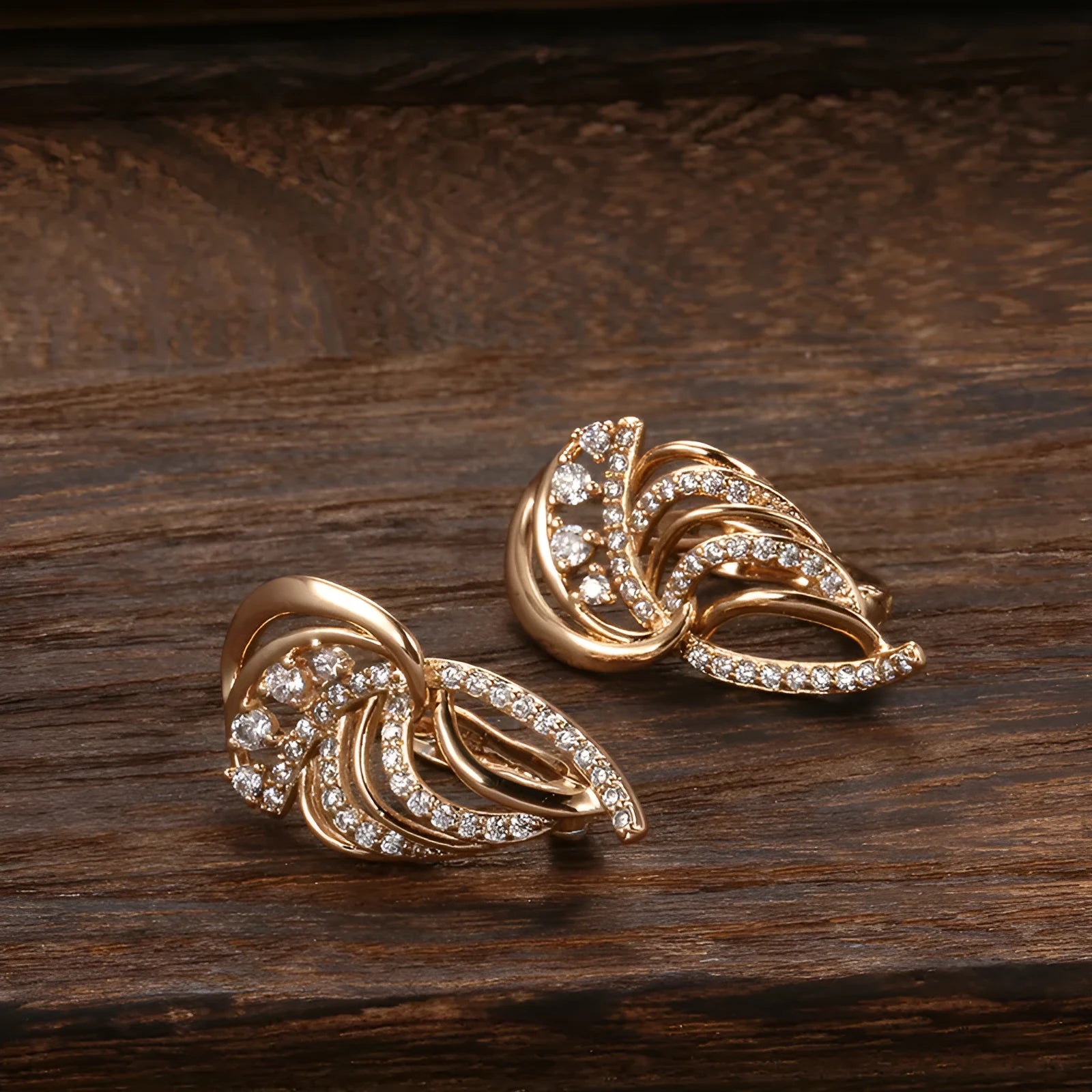Women's geometric copper ear clip with micro-inlaid zircon wings and gold-plated artificial gemstone inlay