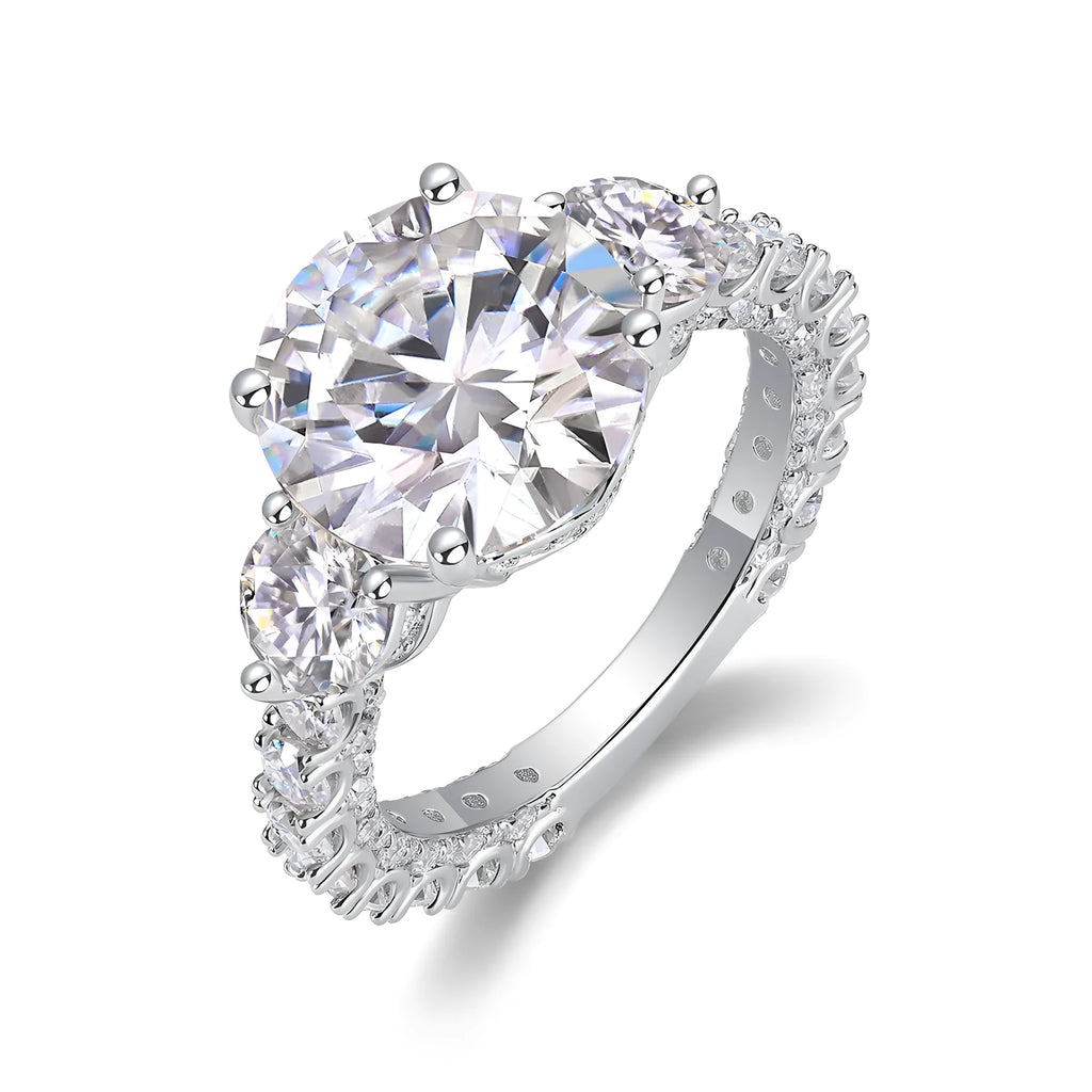 Three-diamond moissanite wedding ring with 5-carat stone, S925 silver band, platinum plating, on a white background