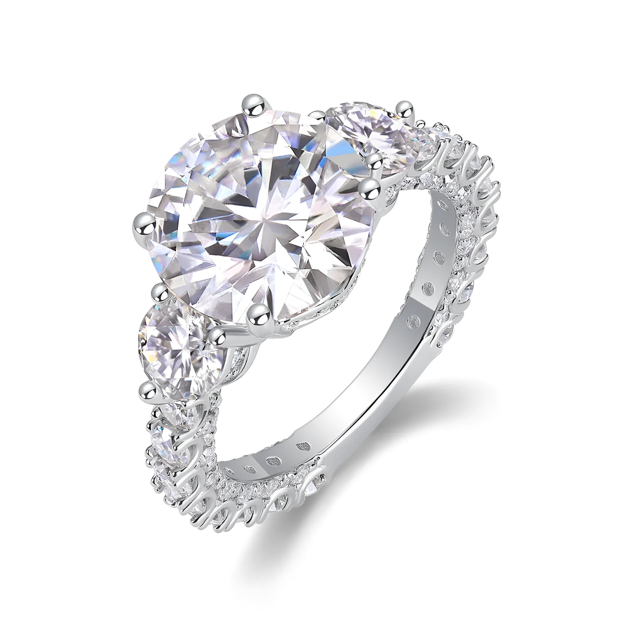 Three-diamond moissanite wedding ring with 5-carat stone, S925 silver band, platinum plating, on a white background