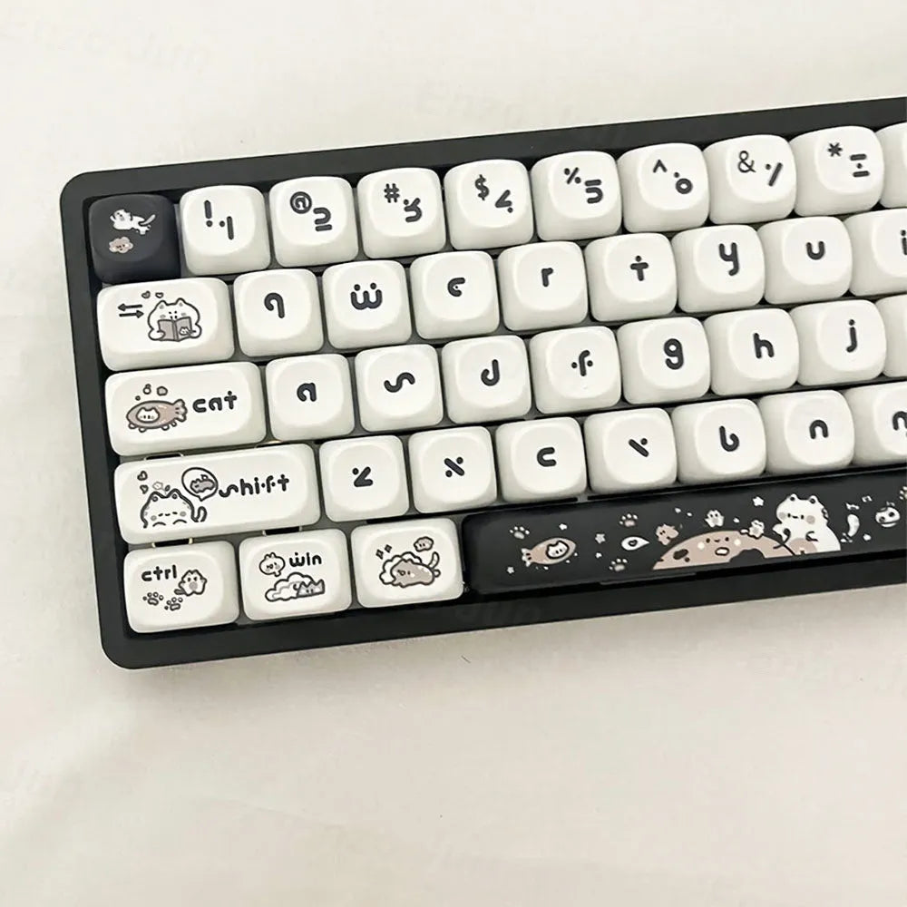 Black and white cat keycap set in MOA height with flat chest profile, made from ABS plastic for mechanical keyboards.