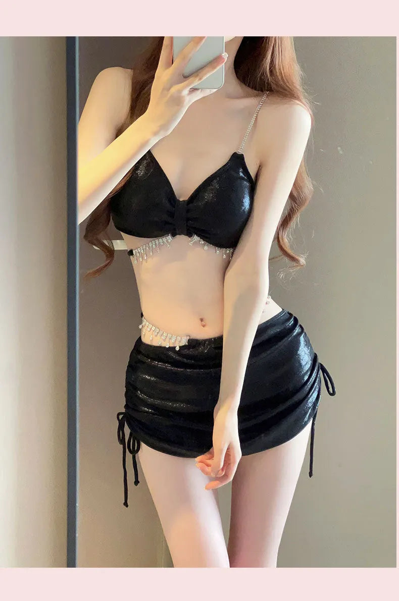 Women's solid colour polyester bikini swimsuit in pink or black