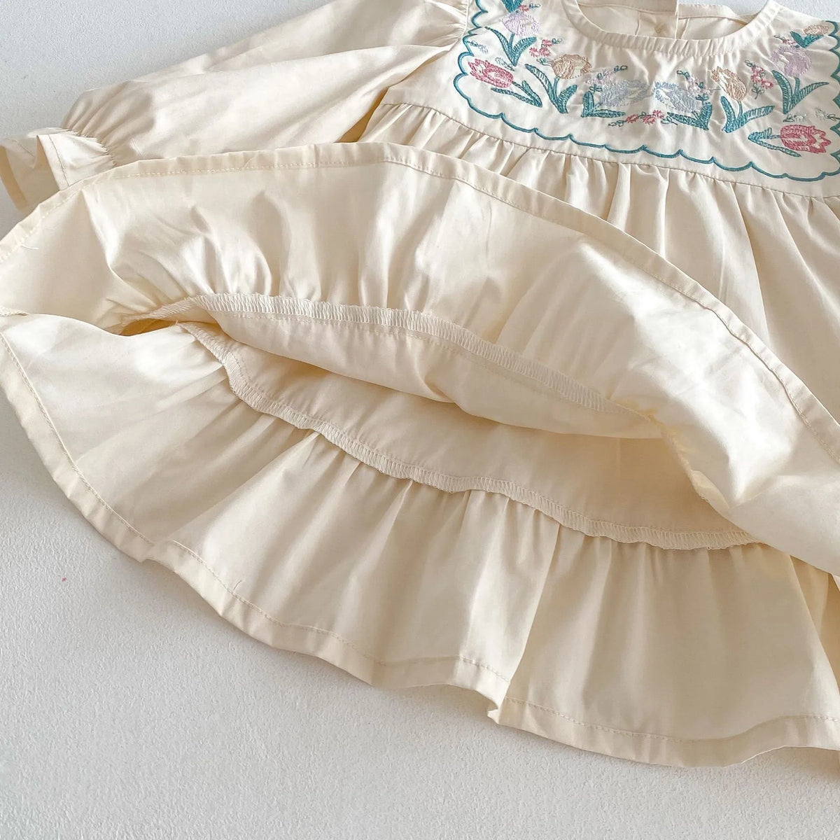 Girls' apricot long sleeve dress with ruffle sleeves, flower embroidery and princess skirt, sizes 80cm to 130cm