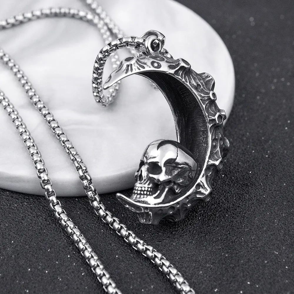 Men's silver stainless steel necklace with alloy pendant in skull, dagger, sun or other design