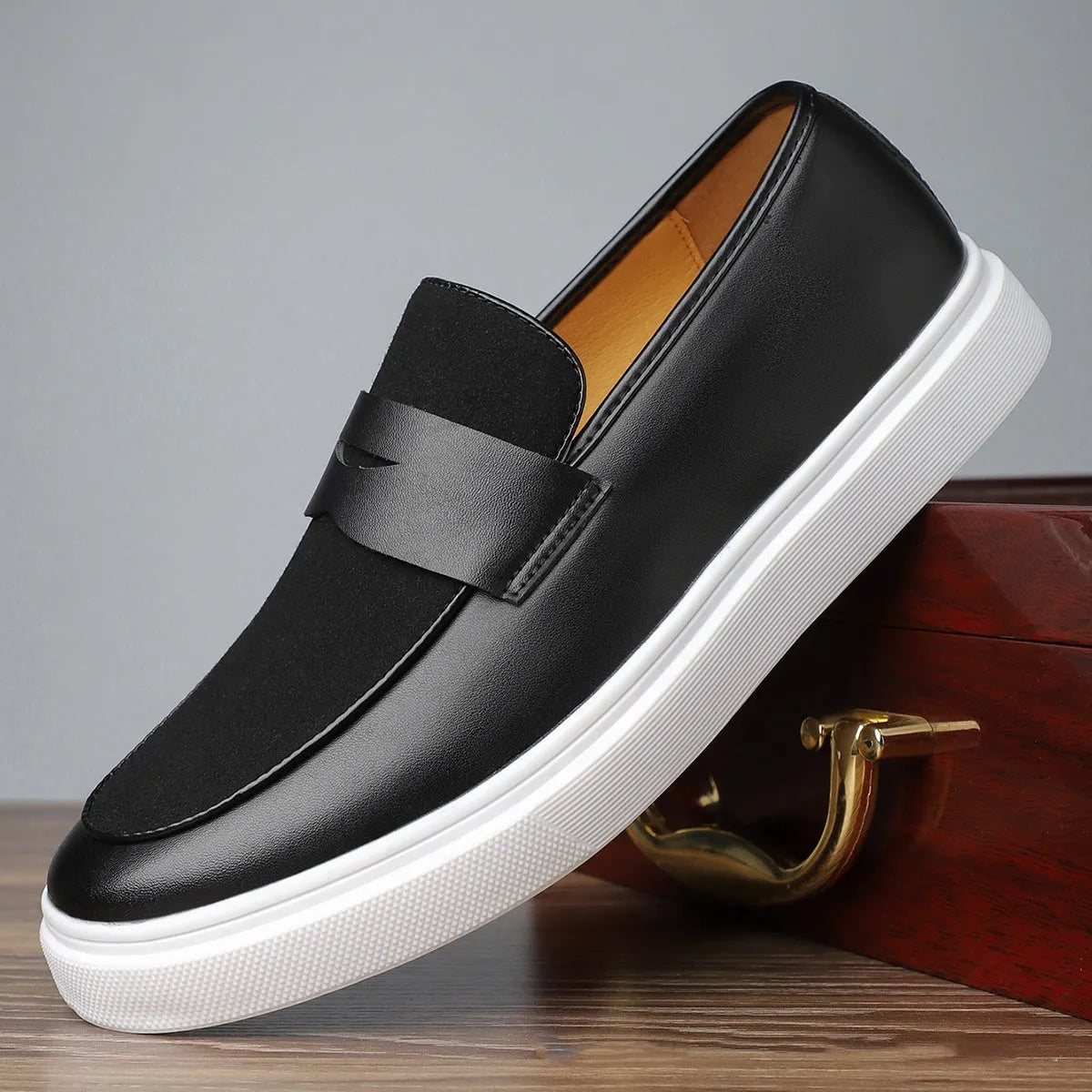 Black men's Gommino slip-on casual shoes with tassel detail and round toe