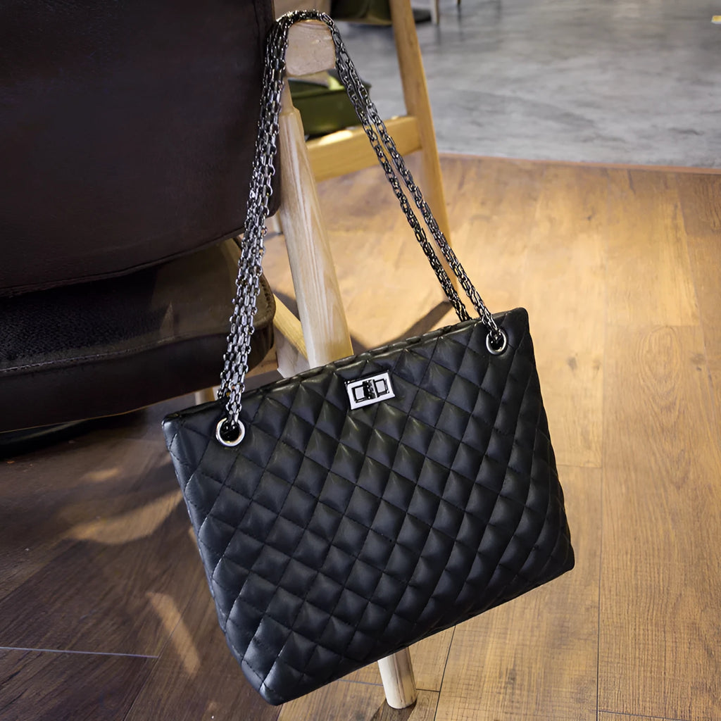 Women's rhombic chain shoulder bag with cotton lining in black or gules, shoulder slung handbag