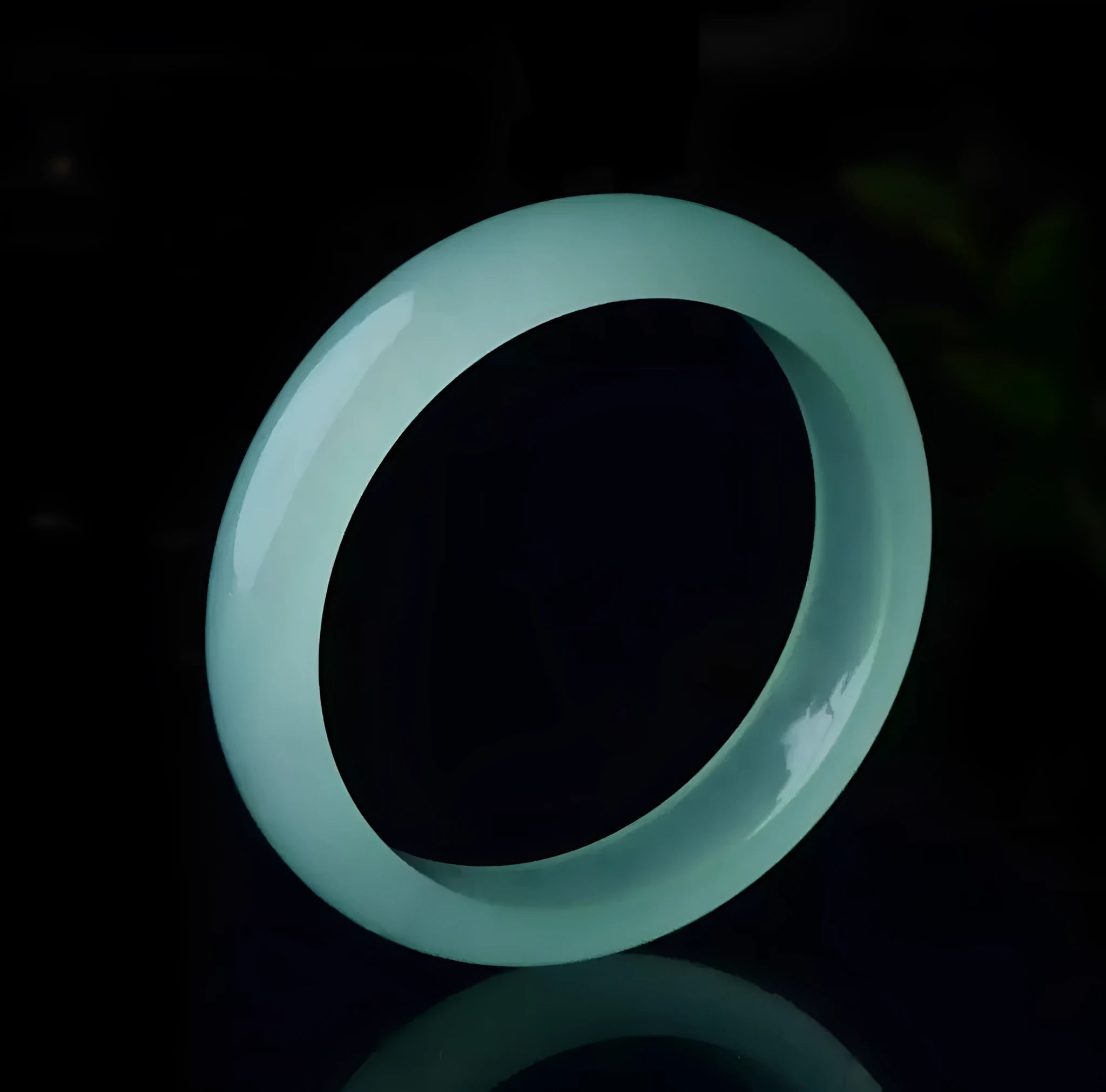 Women's oil cyan light green quartz jade bracelet showing modern simplicity design