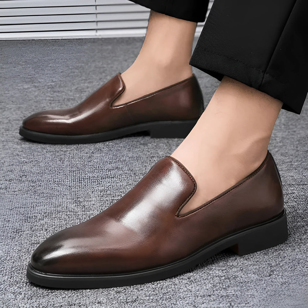 Men's polished pointed low-top business casual shoes with artificial PU upper and rubber sole in black colour