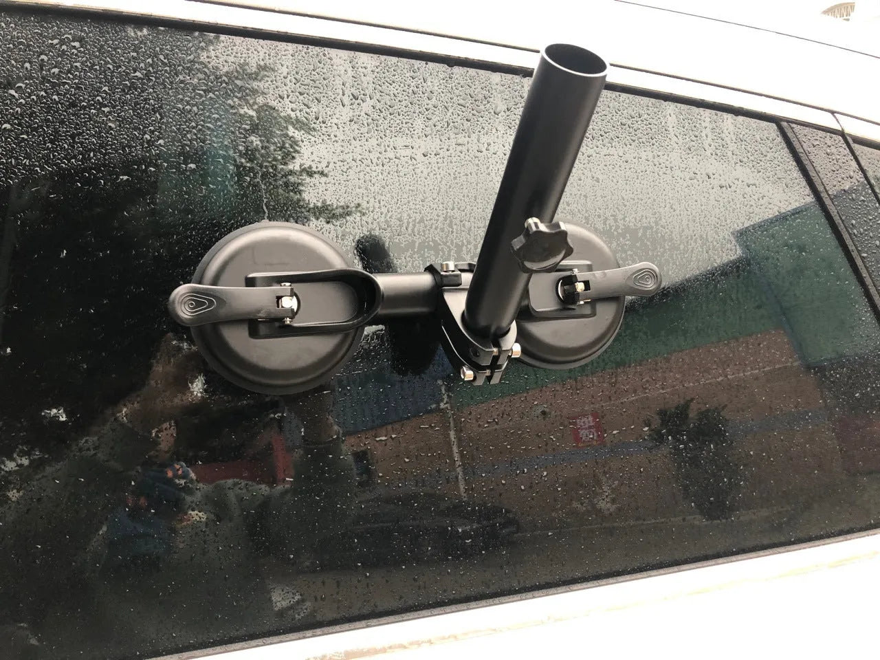 Black off-road car glass sucker base with round suction cup and 1.1kg rubber disc for flag mounting