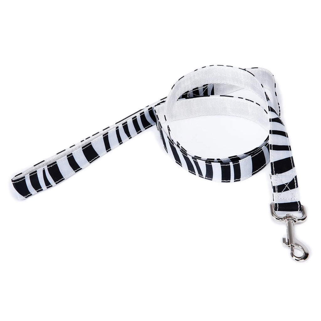 Black Christmas plaid stripe pet traction rope with hand holding loop measuring 120cm long