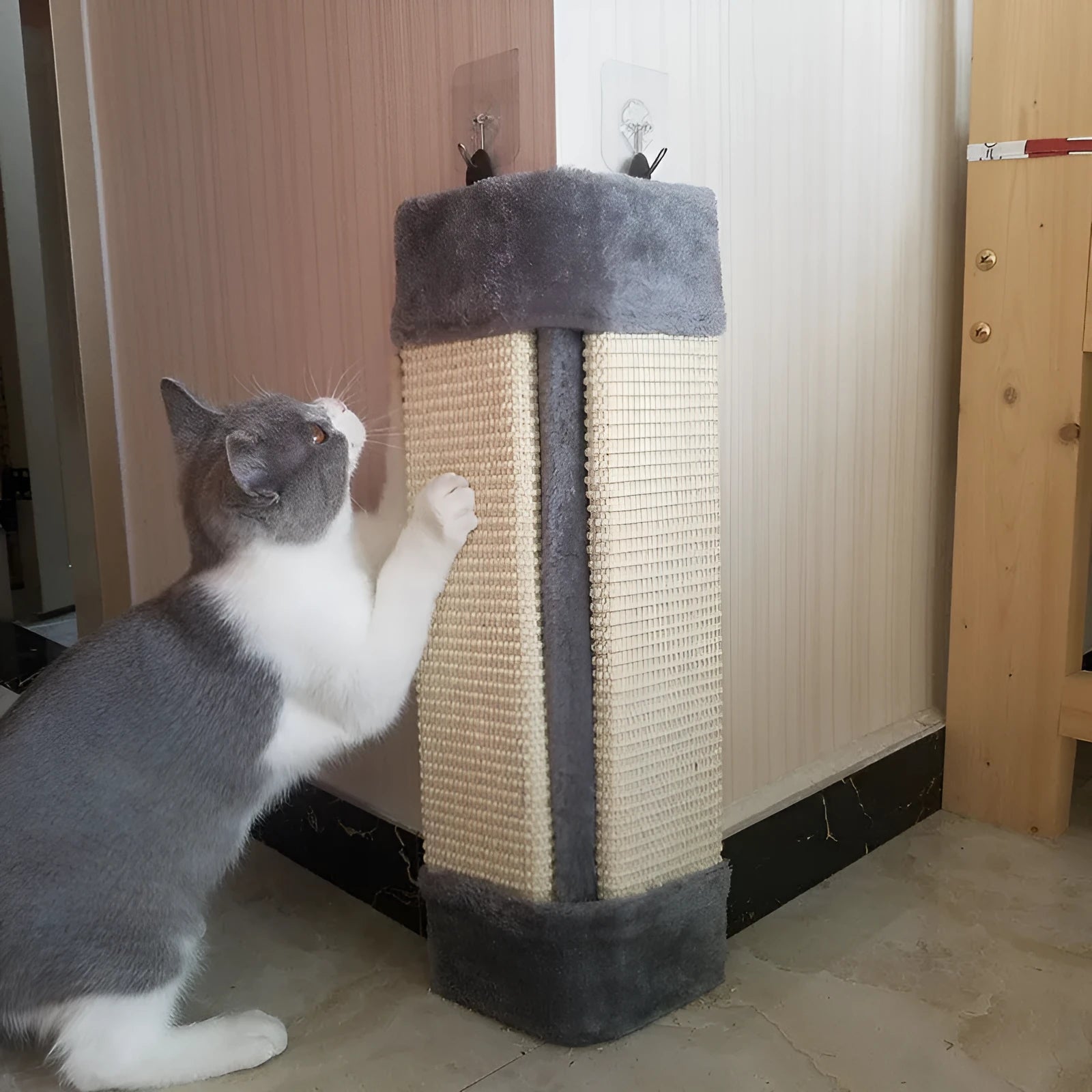 Foldable beige cat scratcher with natural sisal rope and E1 board on a wooden floor