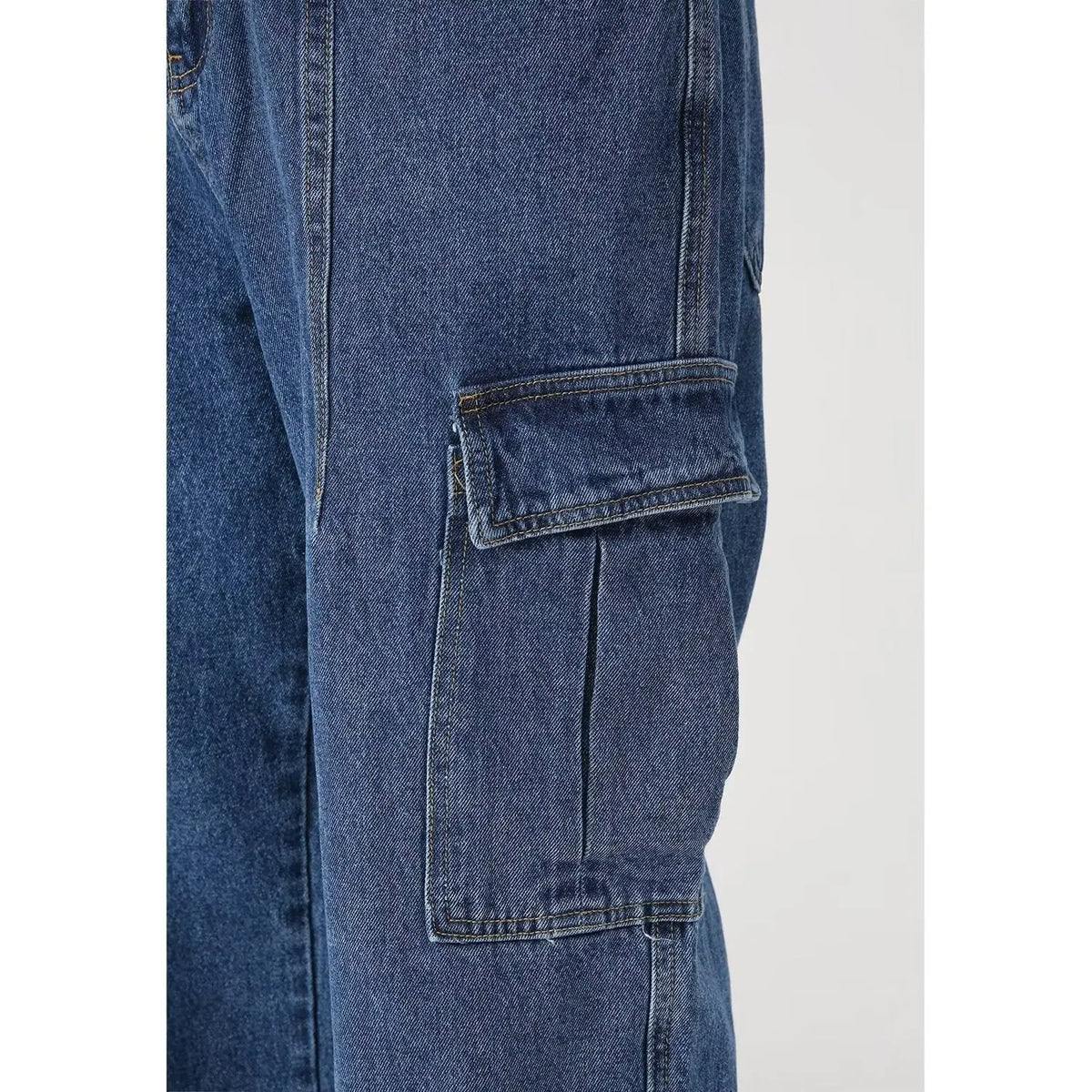 Loose straight-leg workwear jeans in non-stretch cotton denim, blue or black, sizes S to 3XL.