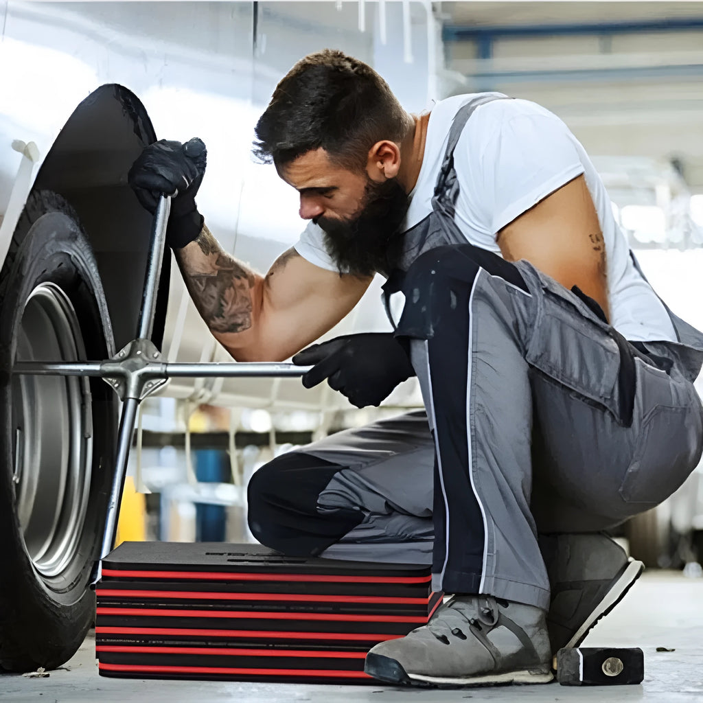 Folding EVA kneeling mat for car repair work with dimensions 116x40x2.5cm shown open and folded