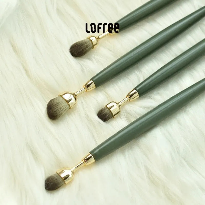 BA 7-piece makeup brush set with beech wood handles and soft bristles in multiple colours