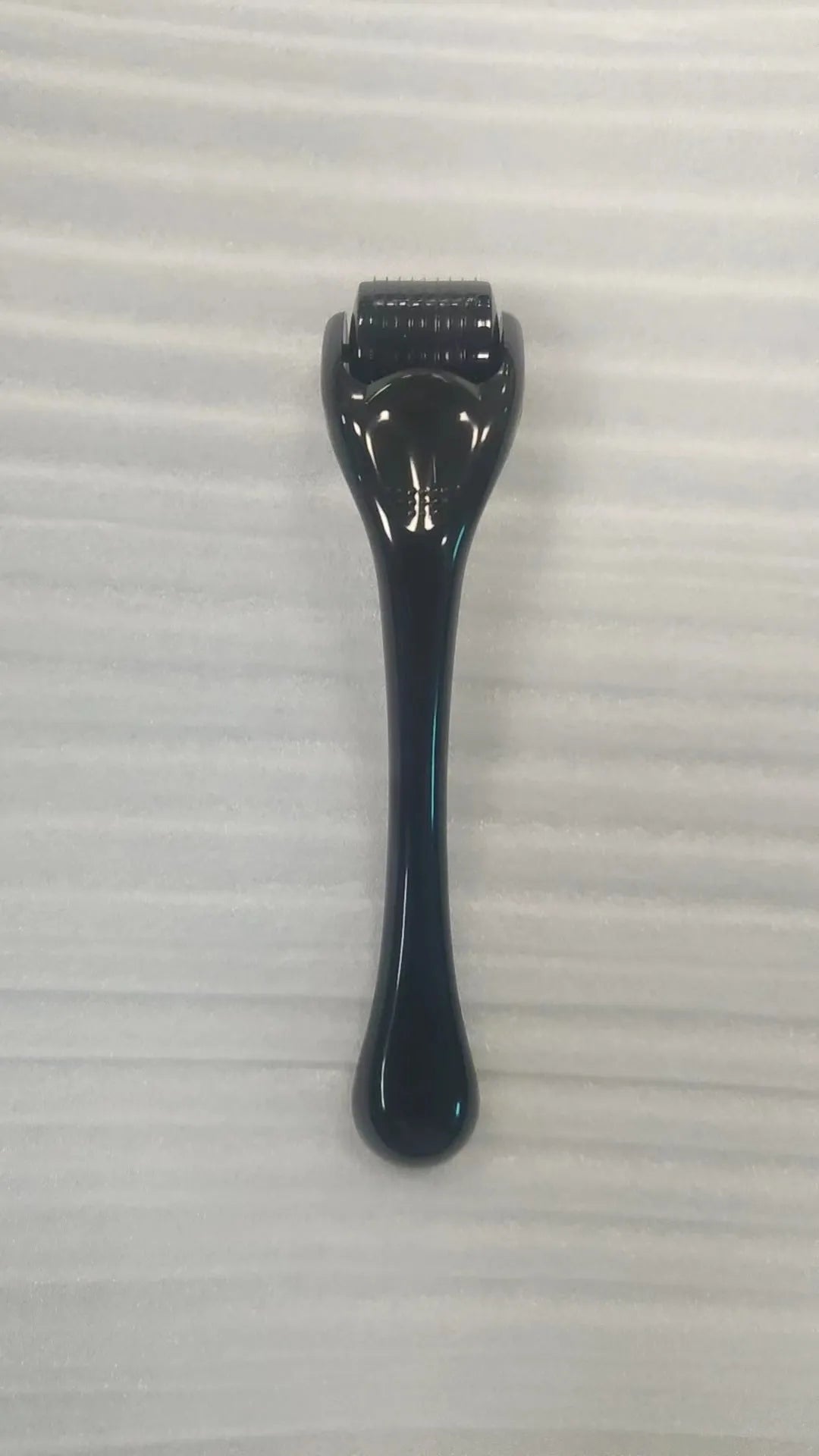 540 needle micro needle roller derma roller with black handle and purple wheel