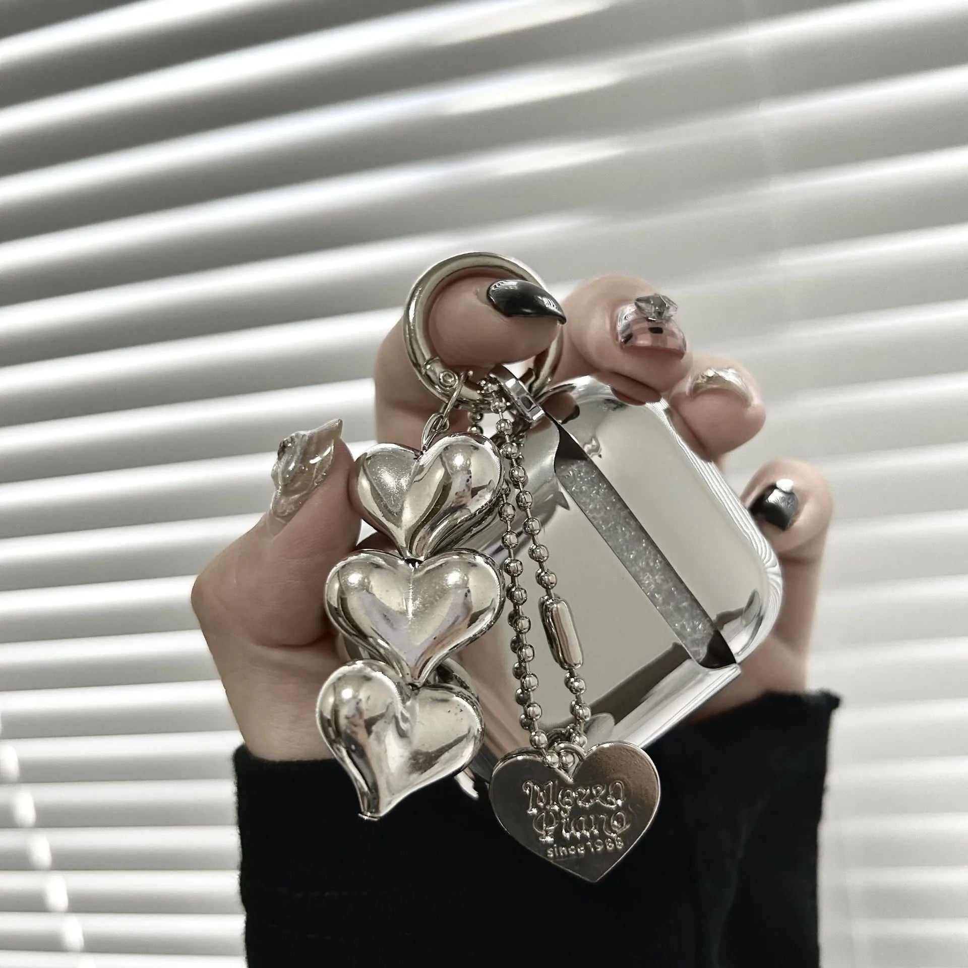 Electroplated solid colour heart pendant headphone case with chain for iPhone models