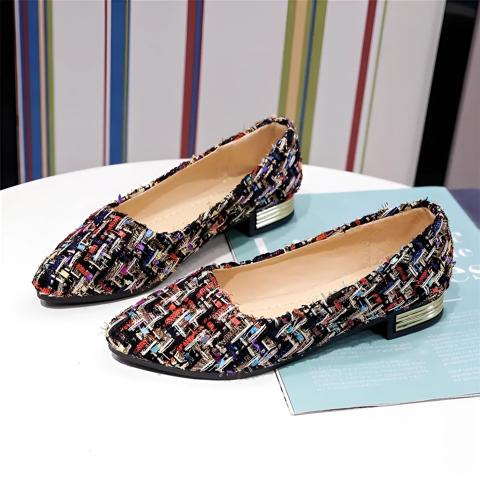 Women's black and white low-top canvas shoes with pointed toe and flat rubber soles