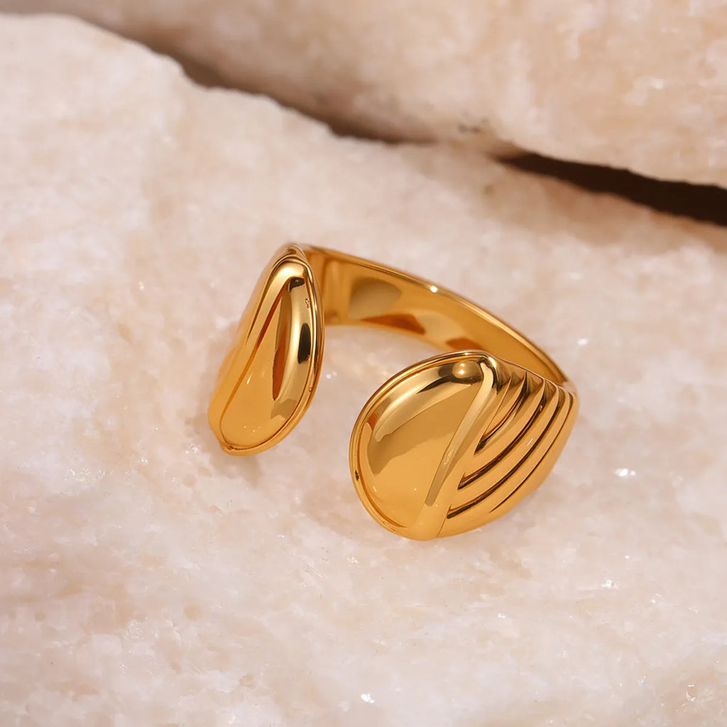 Stainless steel ring with geometric and flower pattern in open design, electroplated finish, one size