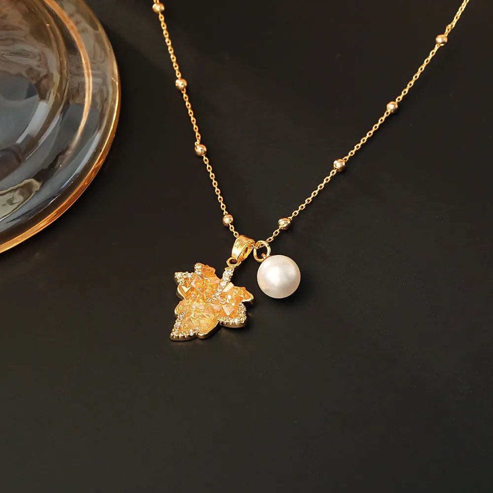 Retro gradient crystal maple leaf pendant necklace on copper chain for women