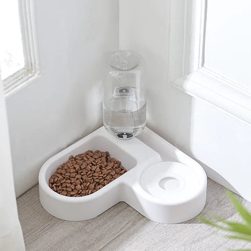 White cat water fountain with food-grade materials and 2.5 litre capacity
