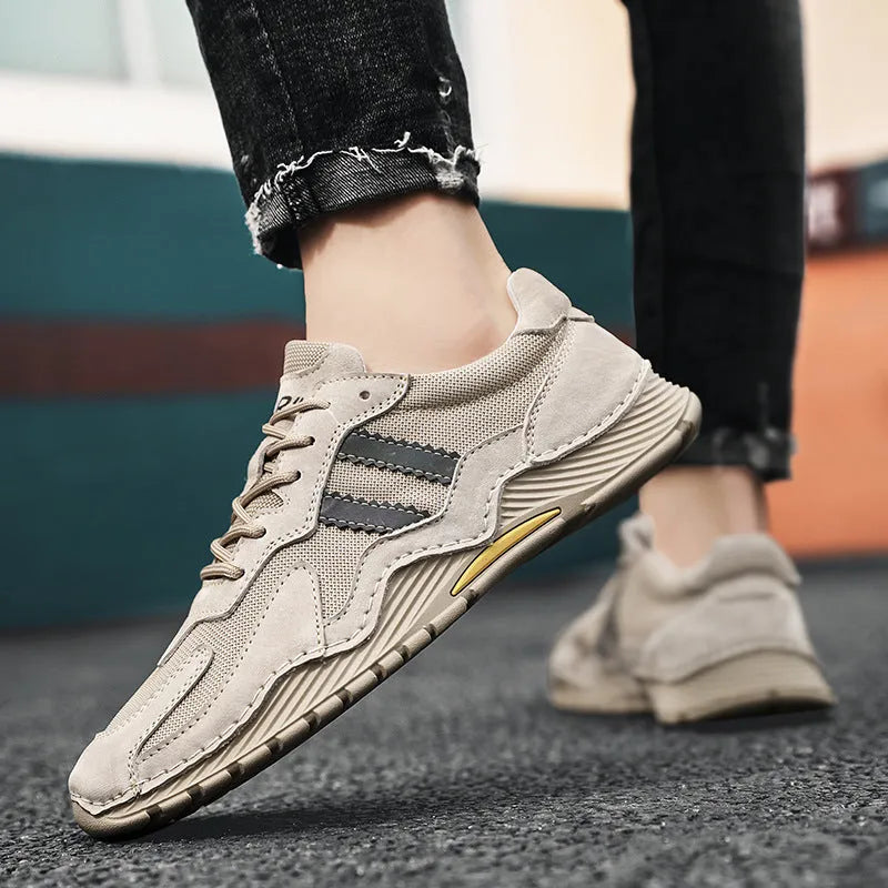 Men's sand-coloured low-top lace-up platform boots with pigskin upper and rubber sole.