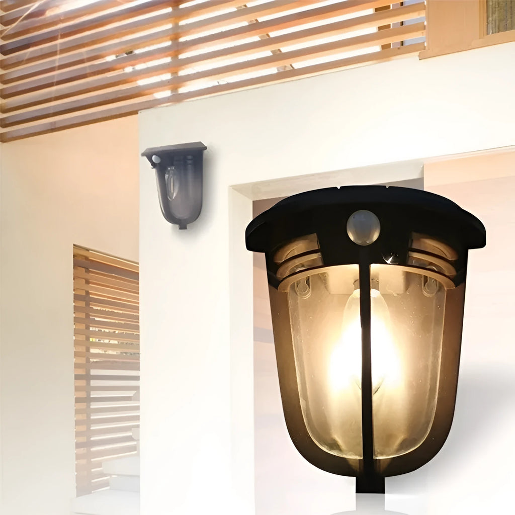 European retro solar wall lamp with IP55 rating, 169x192x83mm, for outdoor courtyard lighting