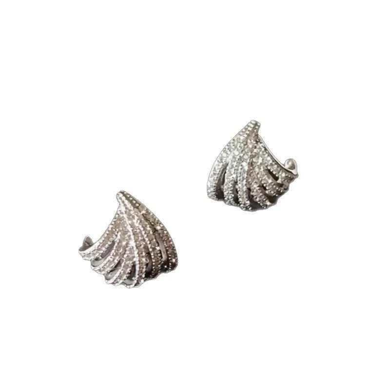 Geometric platinum-coloured zircon earrings with line design and European-American styling