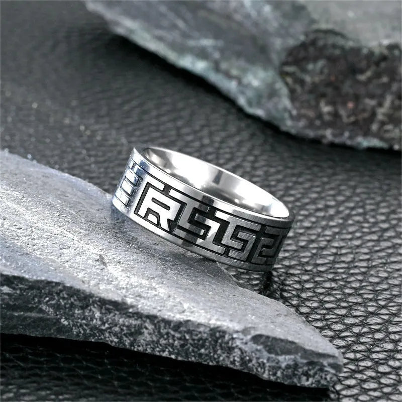 Titanium steel ring with carved Great Wall pattern, colour-changing finish, unisex antique style, 8mm width