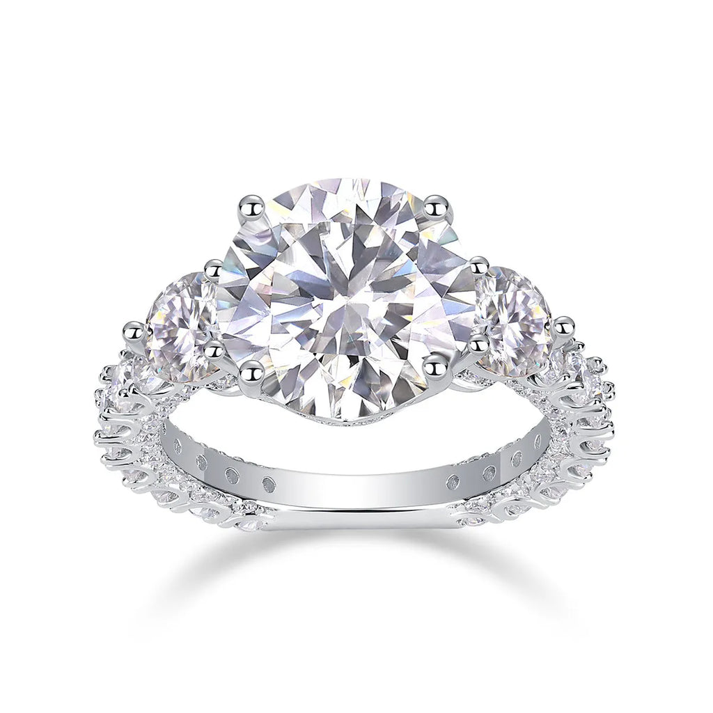 Three-diamond moissanite wedding ring with 5-carat stone, S925 silver band, platinum plating, on a white background