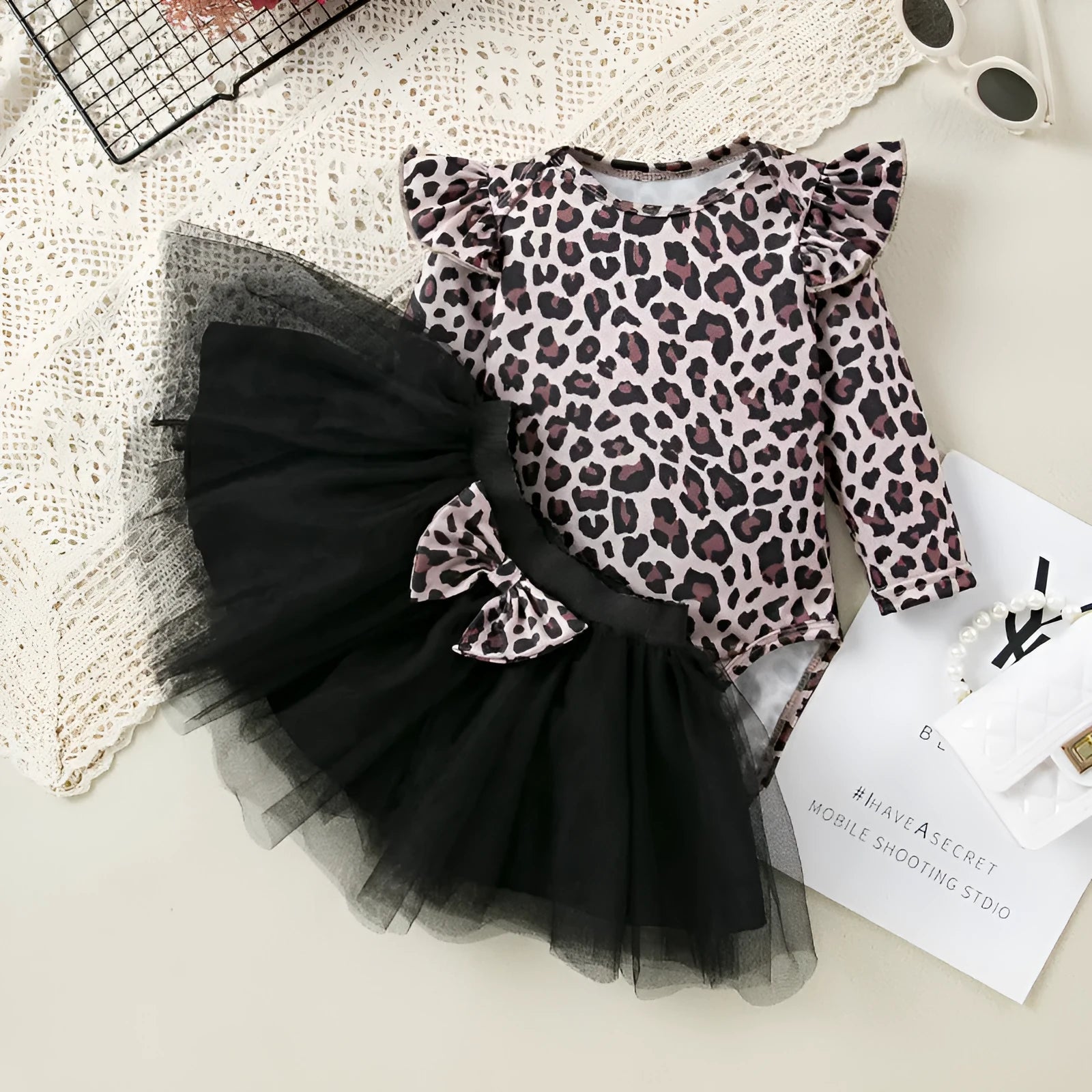 Baby girl wearing pink leopard print flounced sleeve mesh princess dress two-piece set, suitable spring autumn