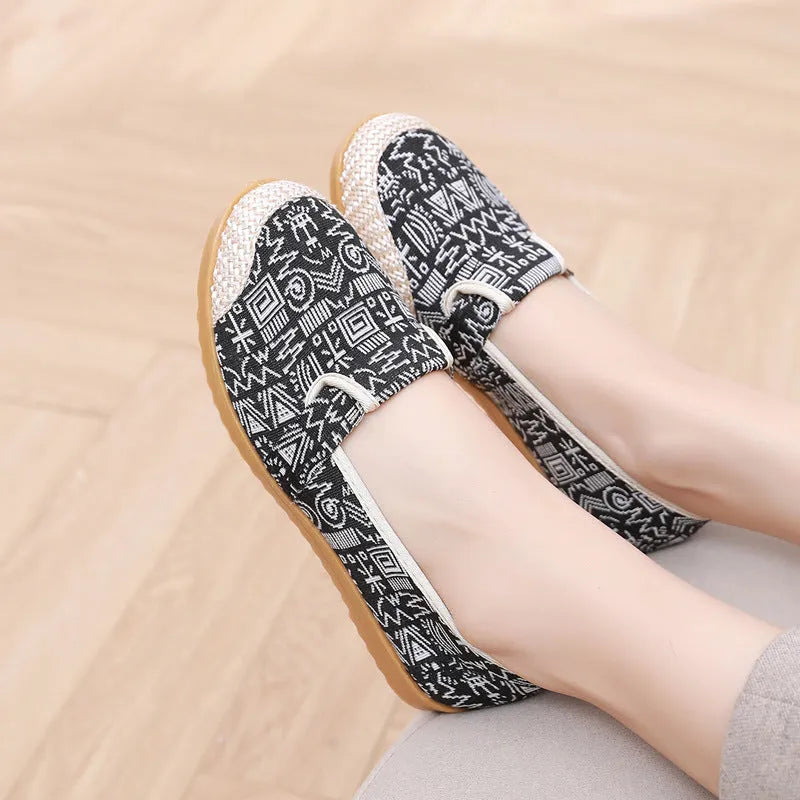 Women's ethnic style cloth shoes with flat heel, colour stitching, and shallow mouth opening