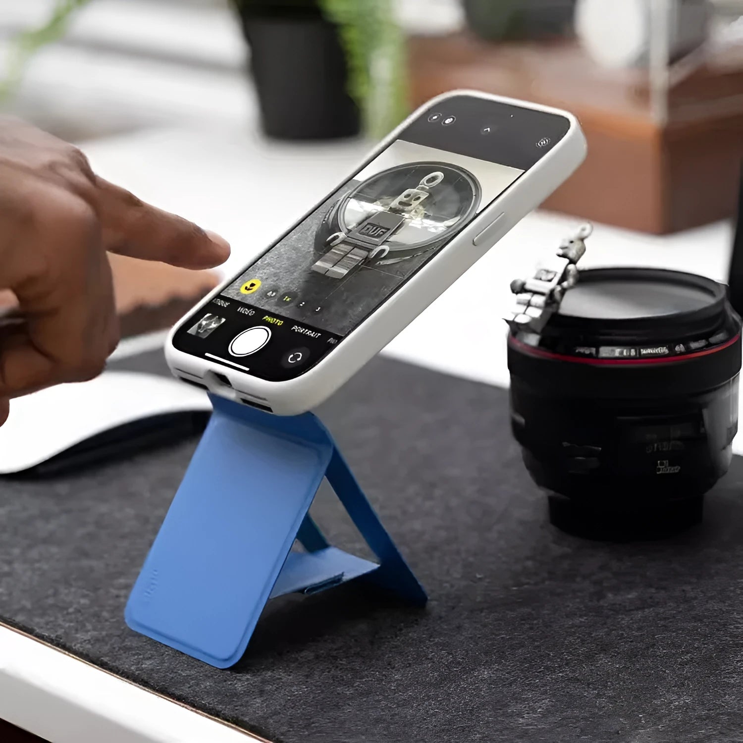 Magnetic mobile phone holder case in leather with dimensions 96.5x63.5x6.9mm showing colour options black blue green grey