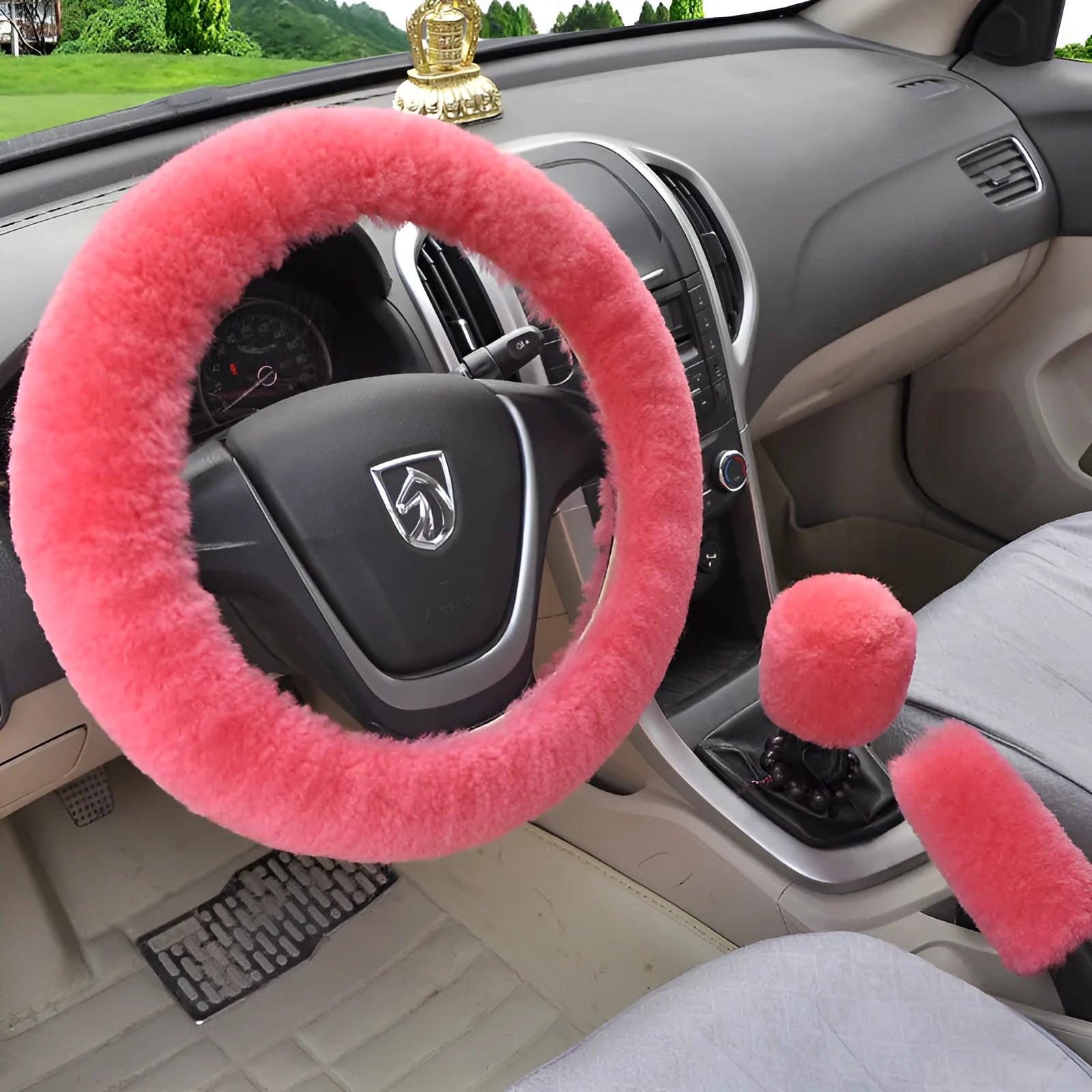 Plush car steering wheel cover in winter, 38cm diameter, short-haired pink, fits all models