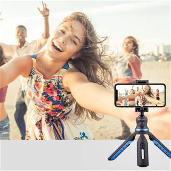 Black desktop phone tripod made of aluminium alloy and plastic, holding a smartphone.