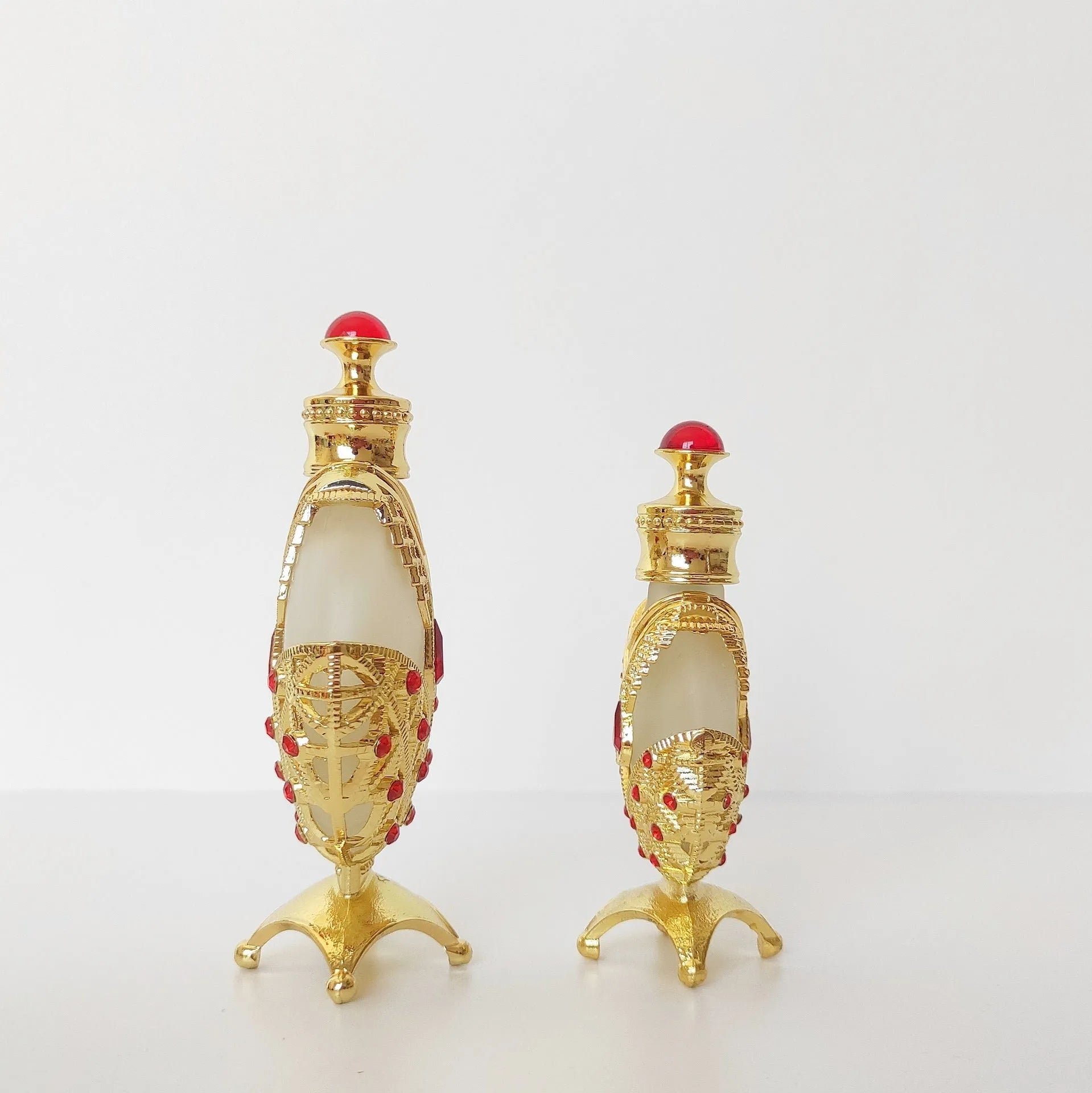 Concentrated perfume oil 12ml or 35ml with floral fragrance in decorative glass bottle