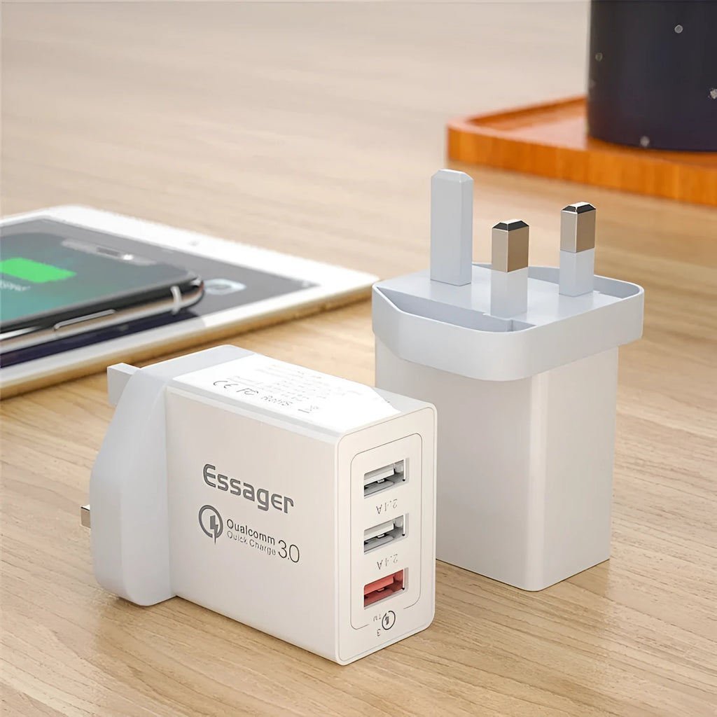 Three-port USB fast charger 30W QC30 mobile phone charger in white or black with EU UK US plug options