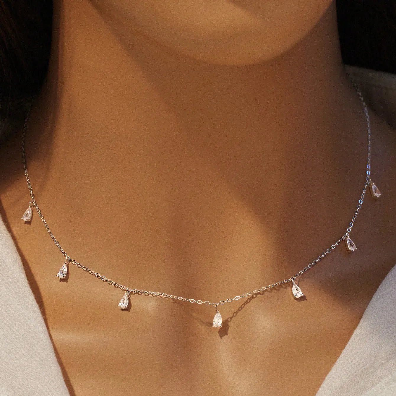 Adjustable 925 silver drop-shaped necklace with artificial zircon pendant on O-shaped chain in golden yellow, rose gold, or silver finish.
