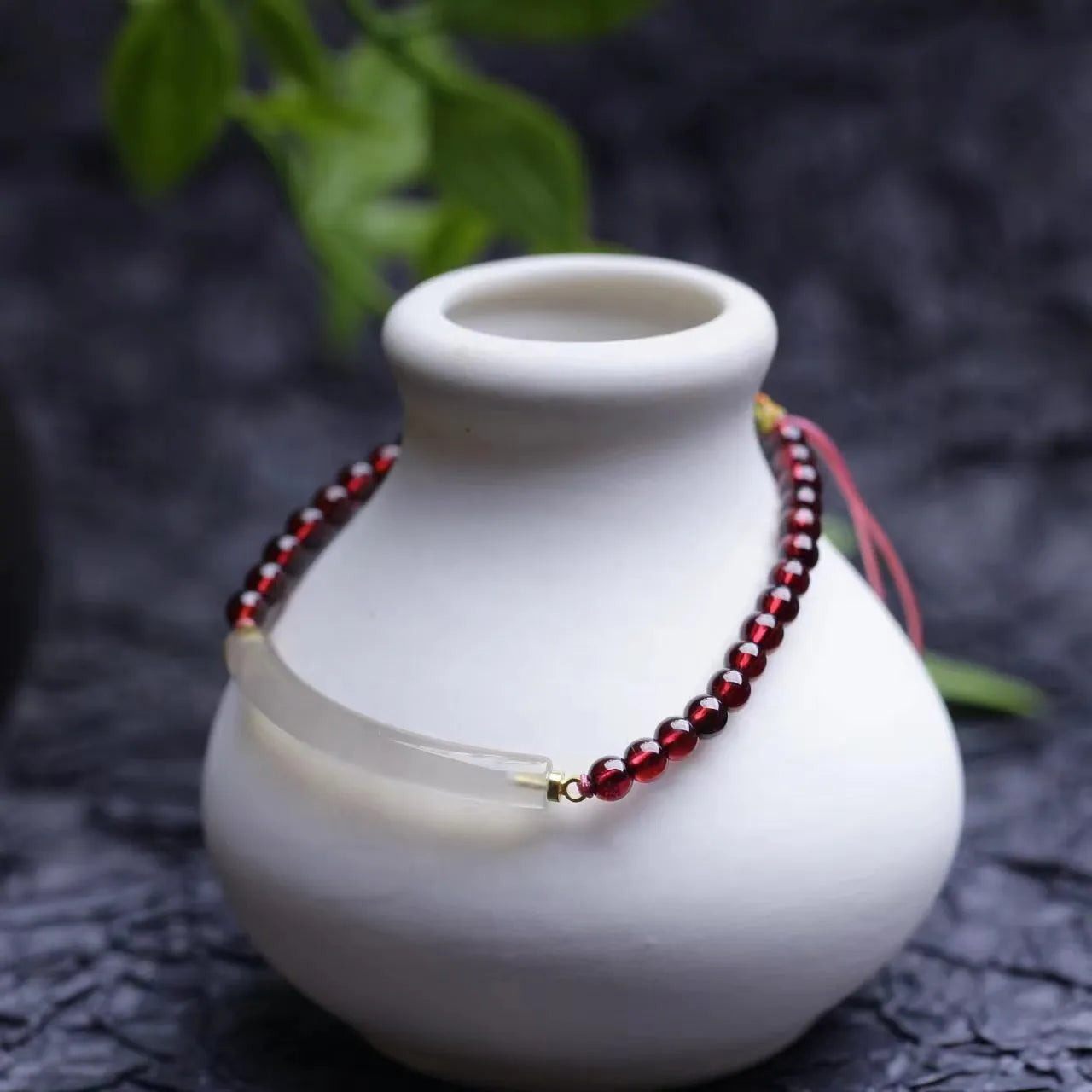 Red garnet pull adjustable bracelet with natural agate style and beaded design