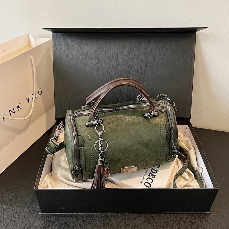 Large capacity women's PU handbag in brown with 26x13x17cm dimensions