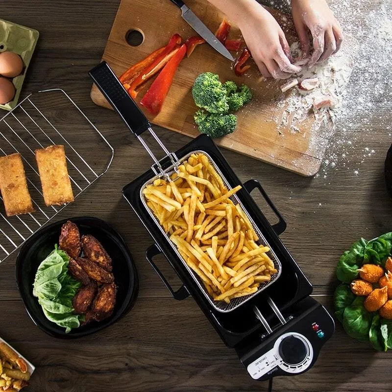 Silver 3 litre electric fryer with Teflon non-stick coating and 2000W