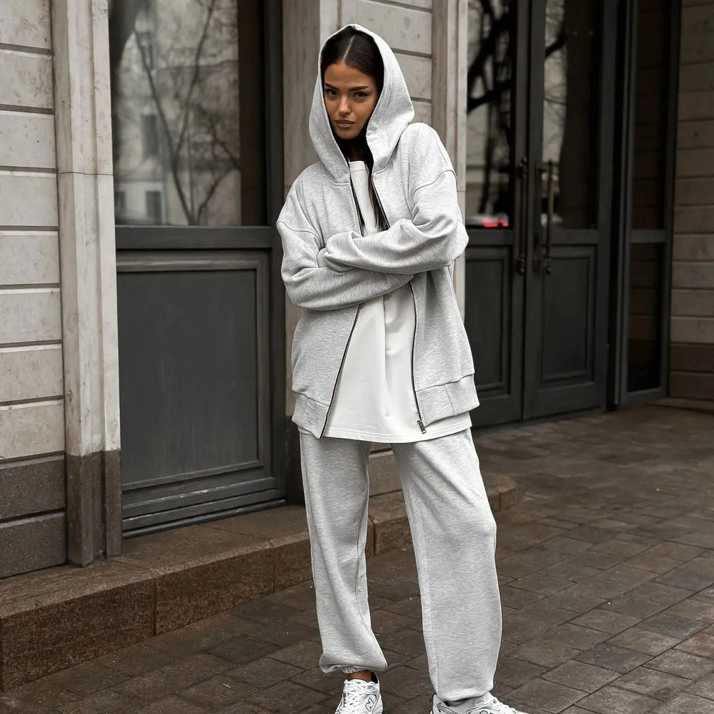 Long-sleeved coat and trousers two-piece set in a solid colour, loose street style fit.