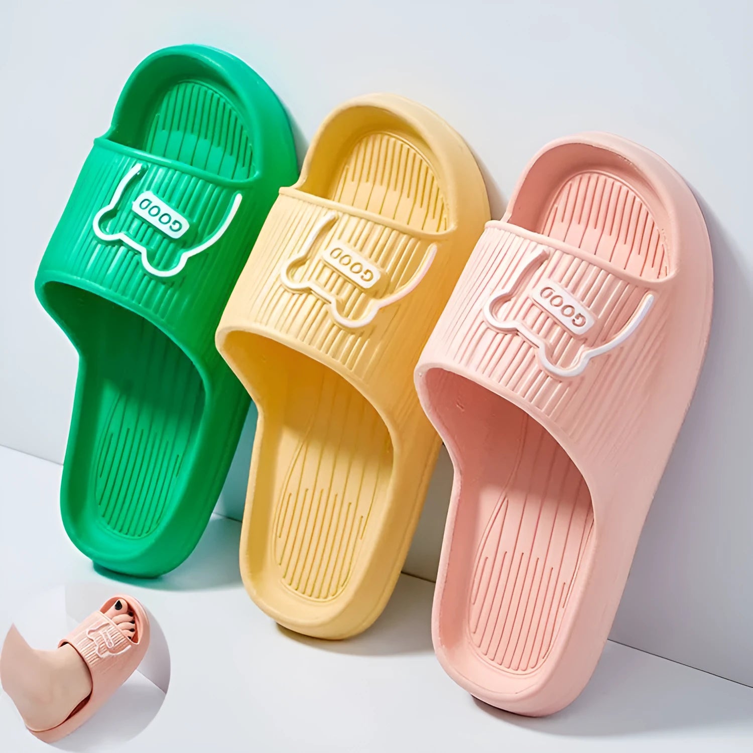 Unisex cartoon bear EVA slippers in light green with open toe and flower detail for bathroom use