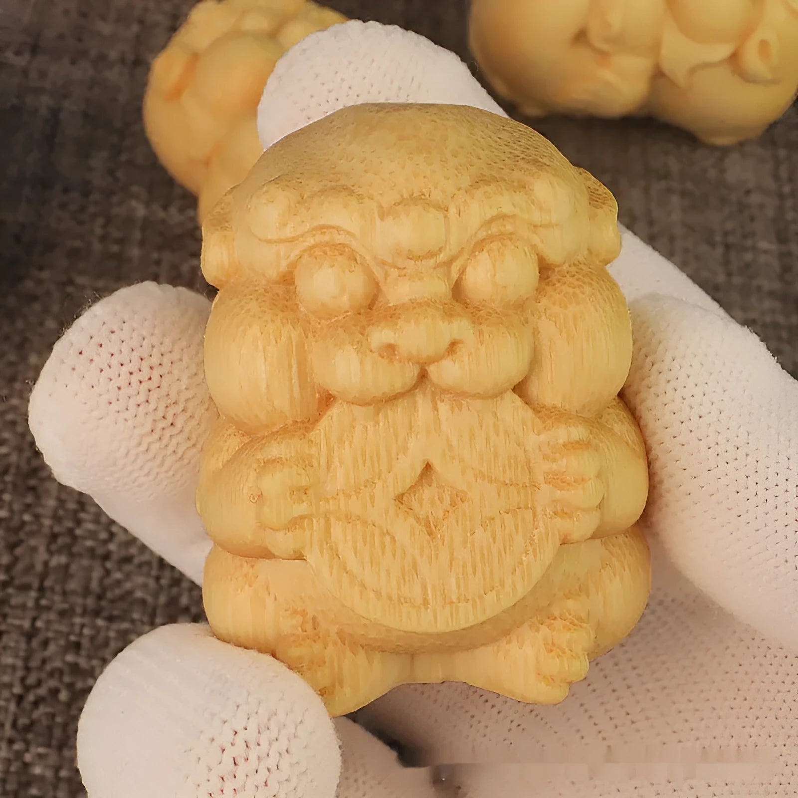 Solid bamboo carving ornament Take Money figurine 4.5cm decorative sculpture